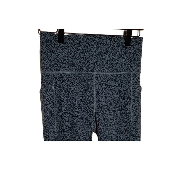 Athleta Salutation Stash Pocket Capri Leggings Blue Leopard Print Size Small - Picture 2 of 7